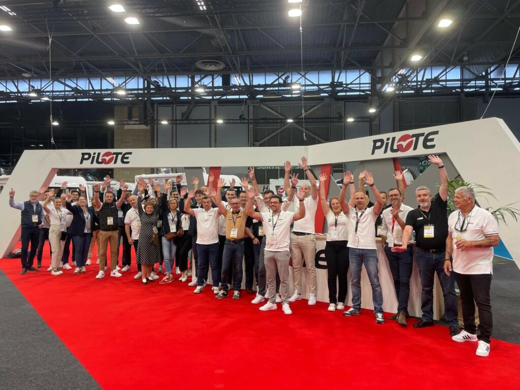 Photo des équipes Pilote sur le Stand Pilote de la 58ème Edition du VDL en 2024